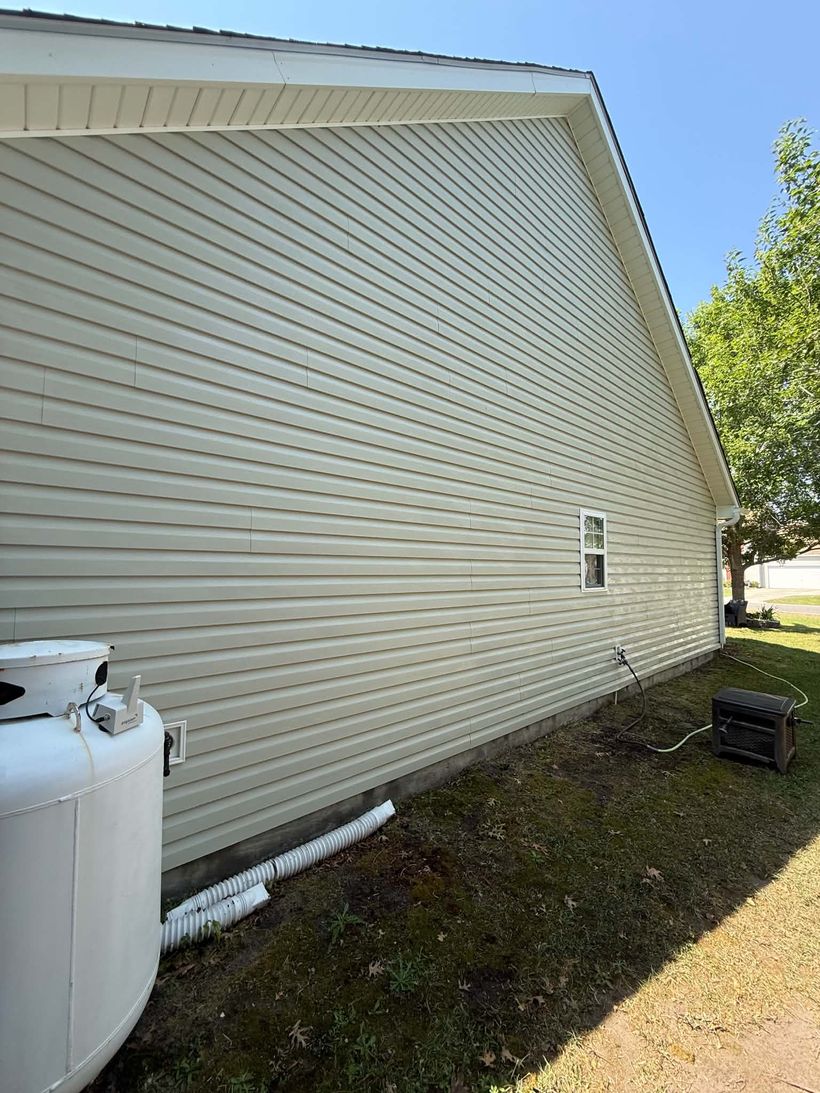 Home siding after soft washing, clean